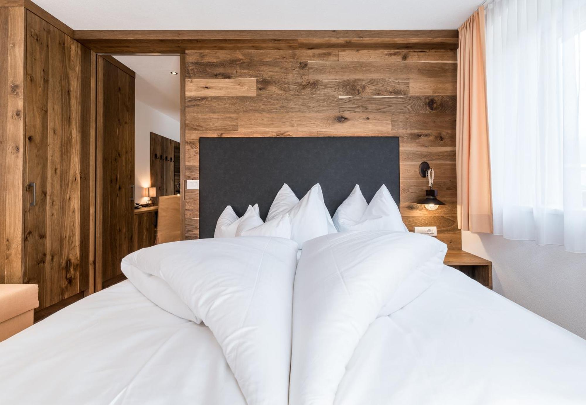 Hotel B&B Feldmessner Brunico Bagian luar foto