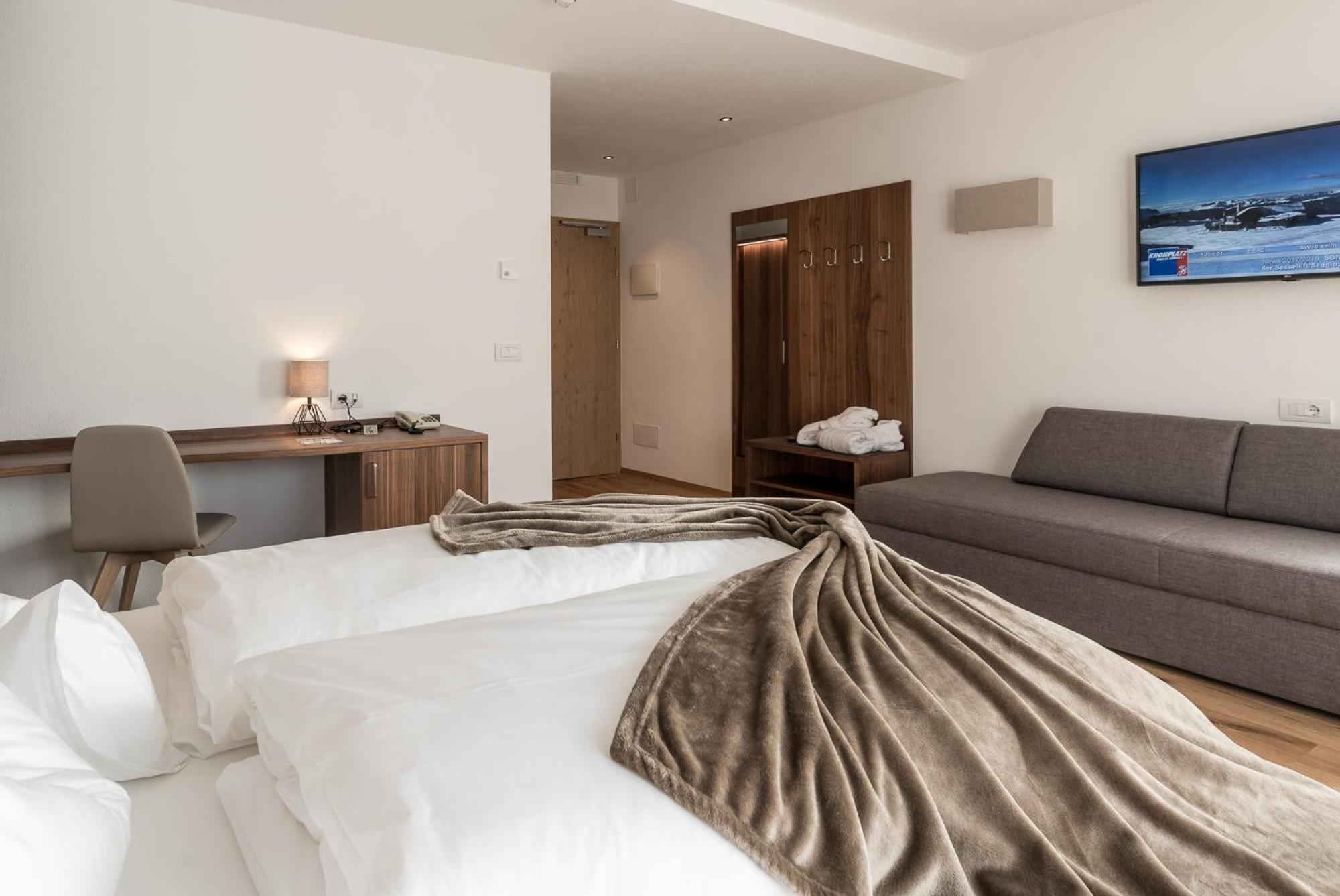 Hotel B&B Feldmessner Brunico Bagian luar foto