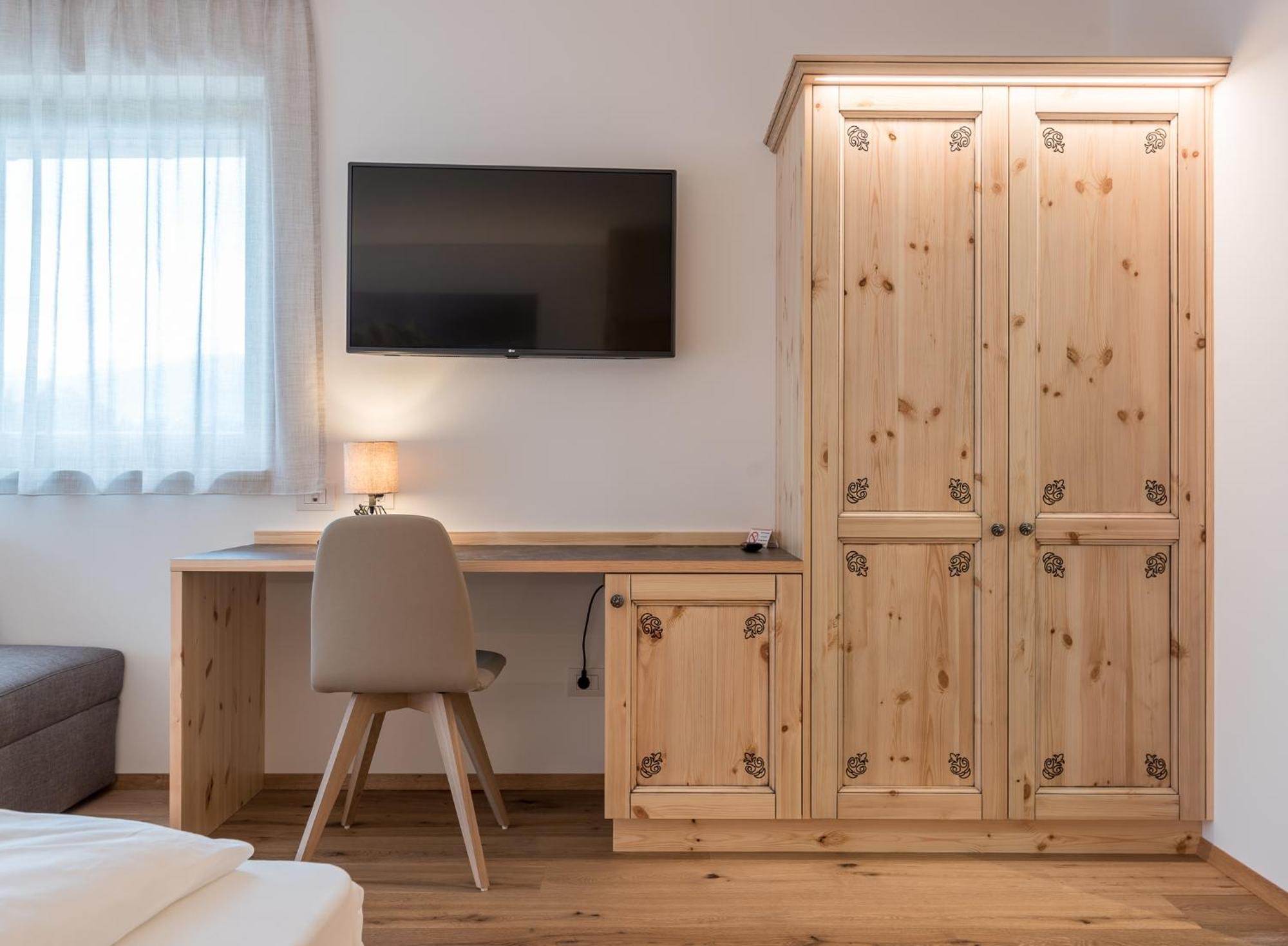 Hotel B&B Feldmessner Brunico Bagian luar foto